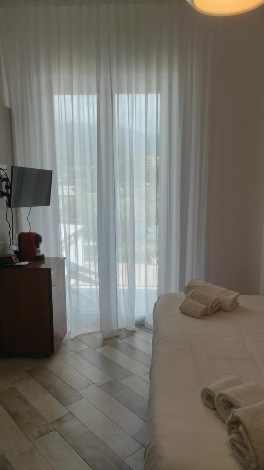 סאפרי La Perla Del Tirreno Guest House מראה חיצוני תמונה